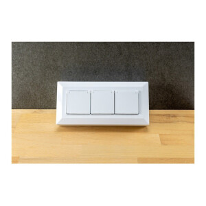 3-fach Steckdosenblock, weiß 250V~/ 16A, Aufbaumontage mit Klappen
