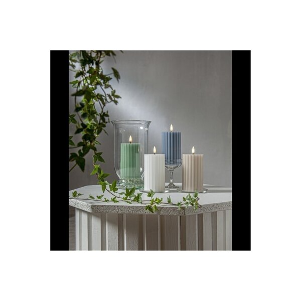 LED-Stumpenkerze Grün – 15?cm | Flamme Stripe mit Timer & Struktur
