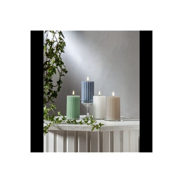 LED-Stumpenkerze Grün – 15?cm | Flamme Stripe mit Timer & Struktur