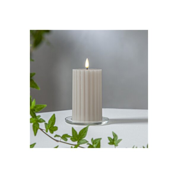 LED-Stumpenkerze Beige – 15?cm | Flamme Stripe mit Timer & geriffelter Oberfläche
